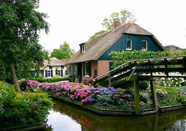 Giethoorn, içinden hiç yol geçmeyen köy