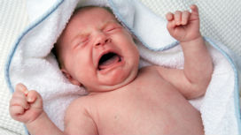Yeni doğan bebekler kendi dilinde ağlıyor!